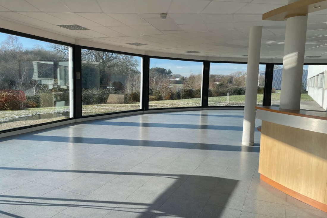 Photo 2 – location entrepôts / activités	VANNES (56000)