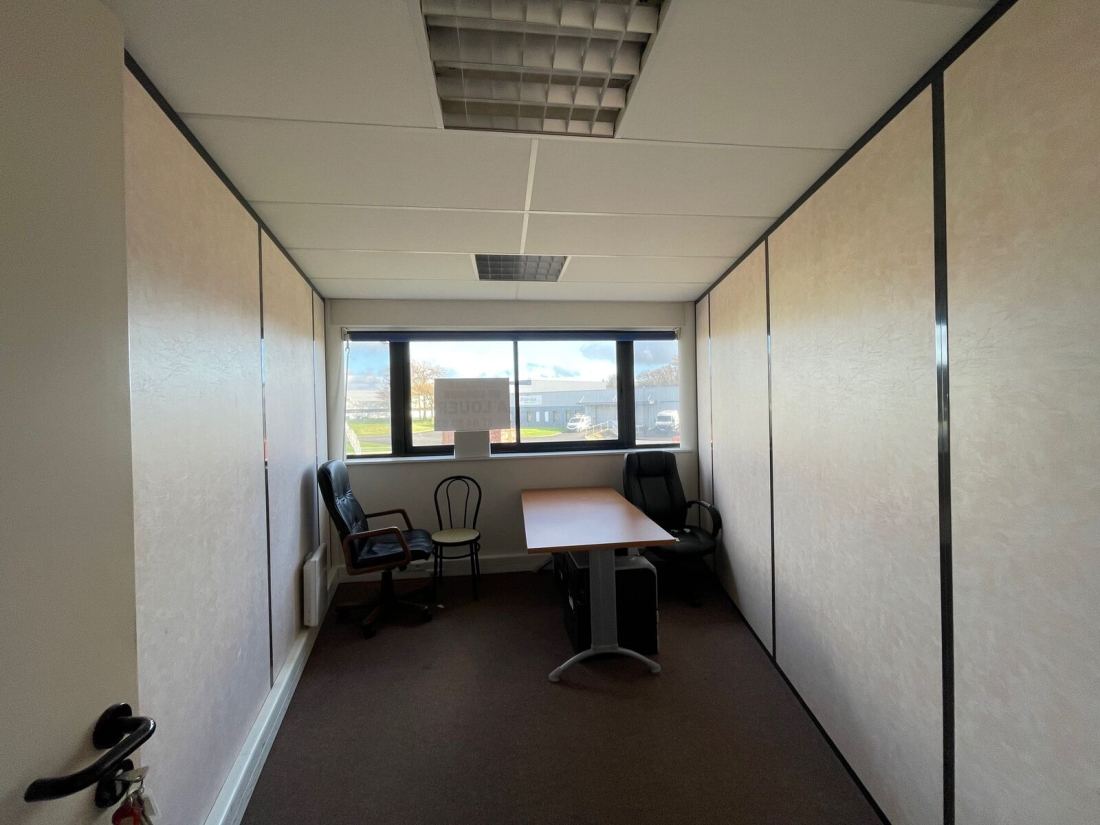 Photo 3 – location entrepôts / activités	VANNES (56000)