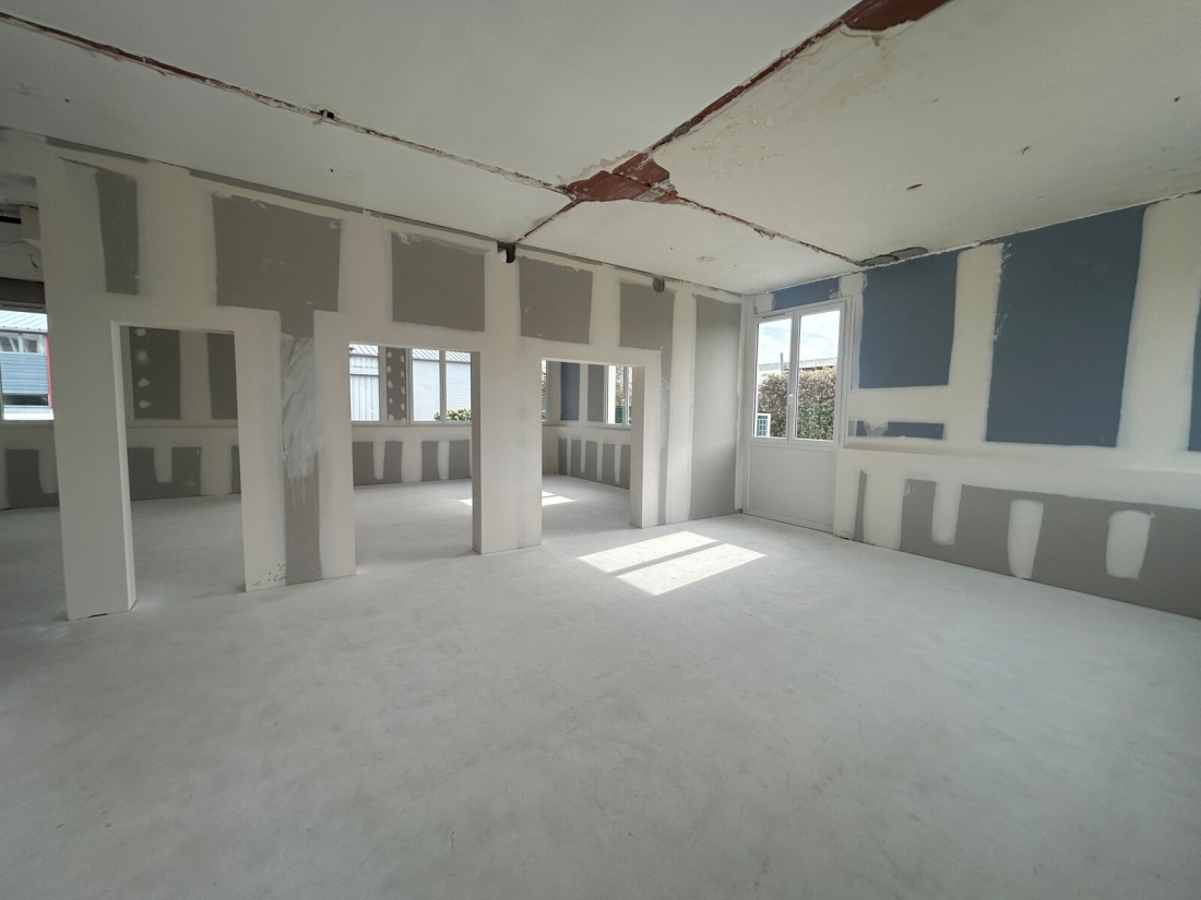 Photo 1 – vente bureaux	LANESTER (56600)