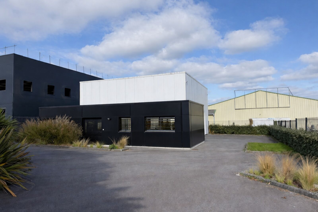 Photo 2 – location entrepôts / activités	LANDEVANT (56690)