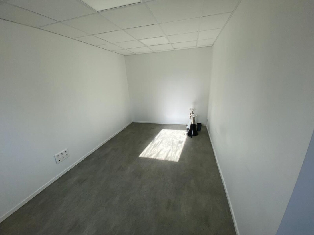 Photo 5 – location entrepôts / activités	LANDEVANT (56690)