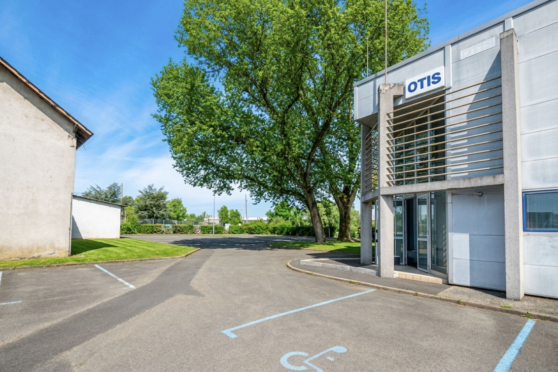 Photo 2 – location entrepôts / activités	REZE (44400)