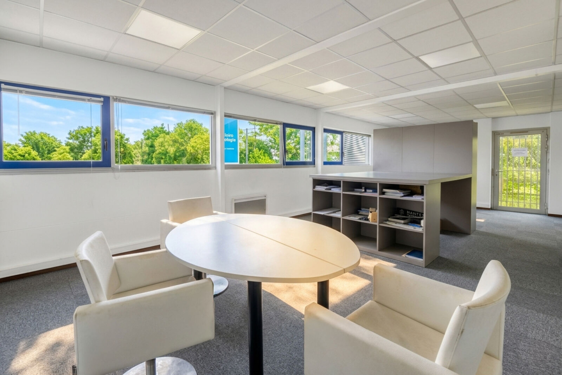 Photo 8 – location entrepôts / activités	REZE (44400)