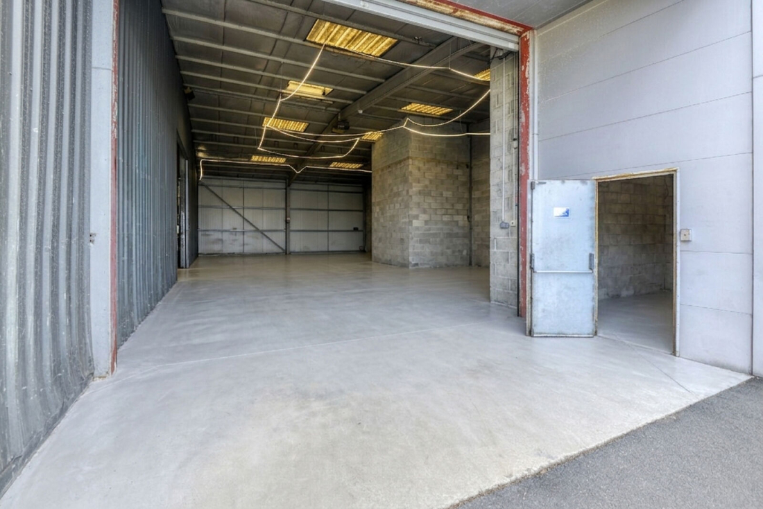 Photo 4 – location entrepôts / activités	REZE (44400)