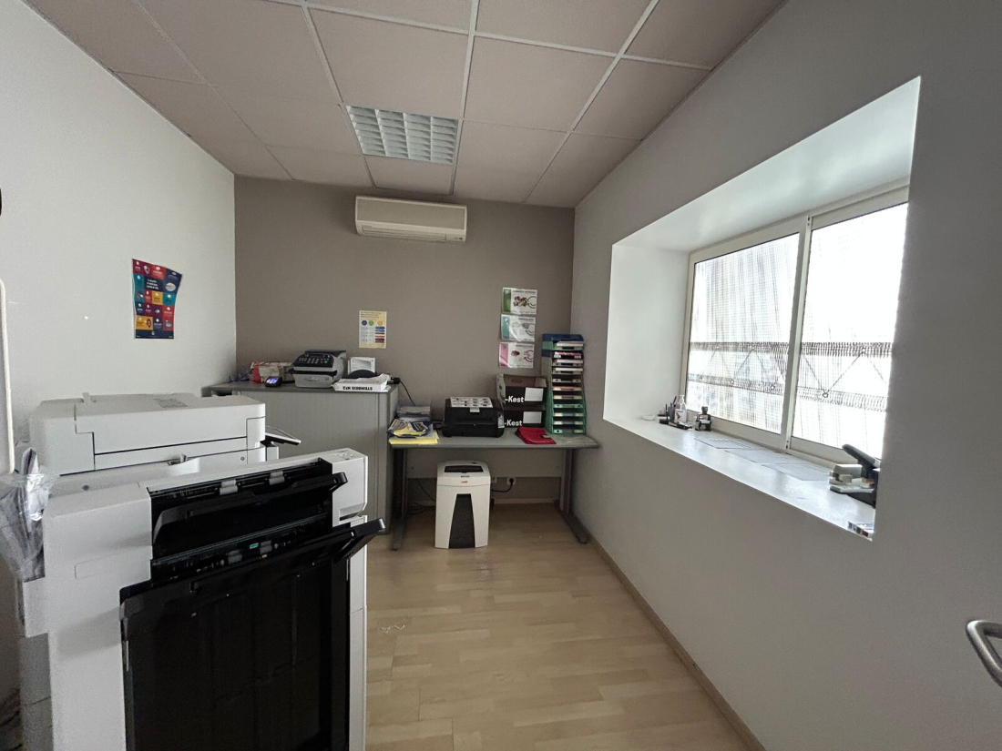 Photo 3 – vente entrepôts / activités	CAUDAN (56850)