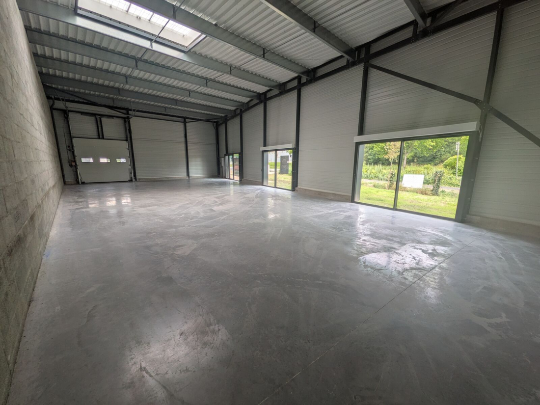 Photo 4 – location entrepôts / activités	SAINT AVE (56890)