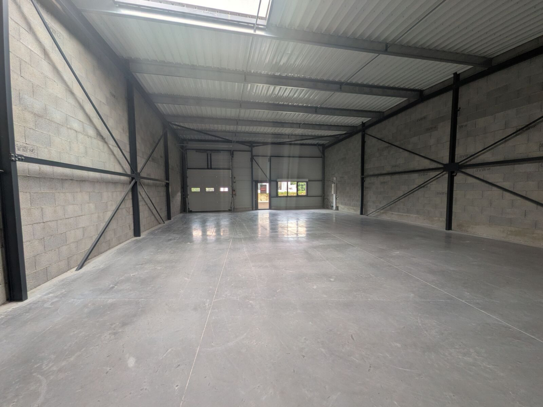 Photo 5 – location entrepôts / activités	SAINT AVE (56890)