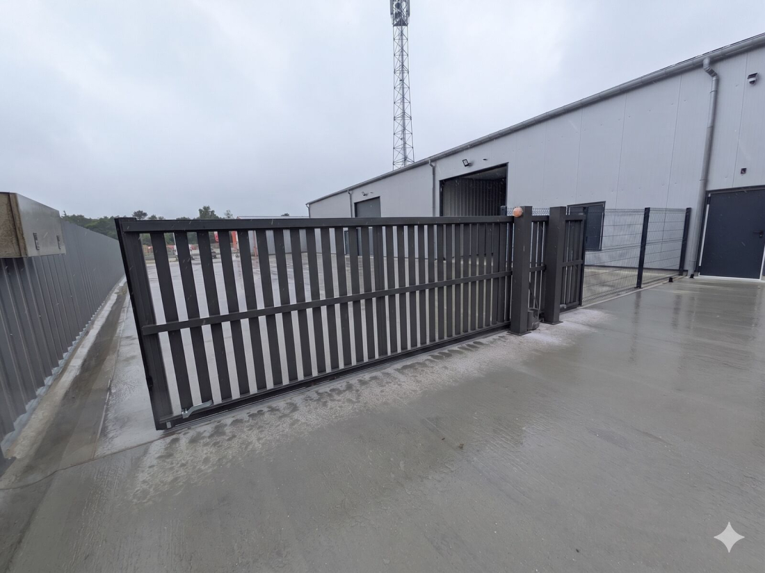 Photo 4 – location entrepôts / activités	BRECH (56400)