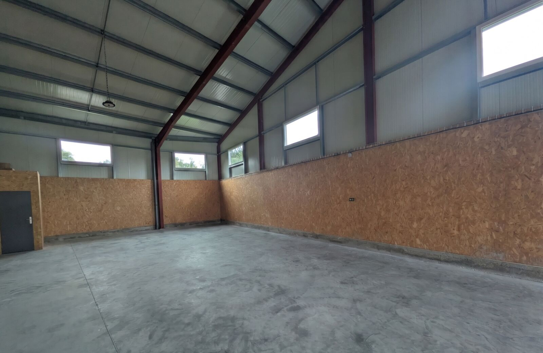 Photo 3 – location entrepôts / activités	BRECH (56400)