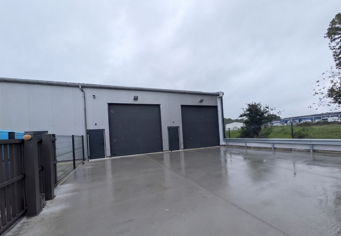 Photo 1 – location entrepôts / activités	BRECH (56400)