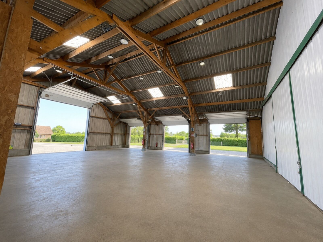 Photo 2 – location entrepôts / activités	BRECH (56400)