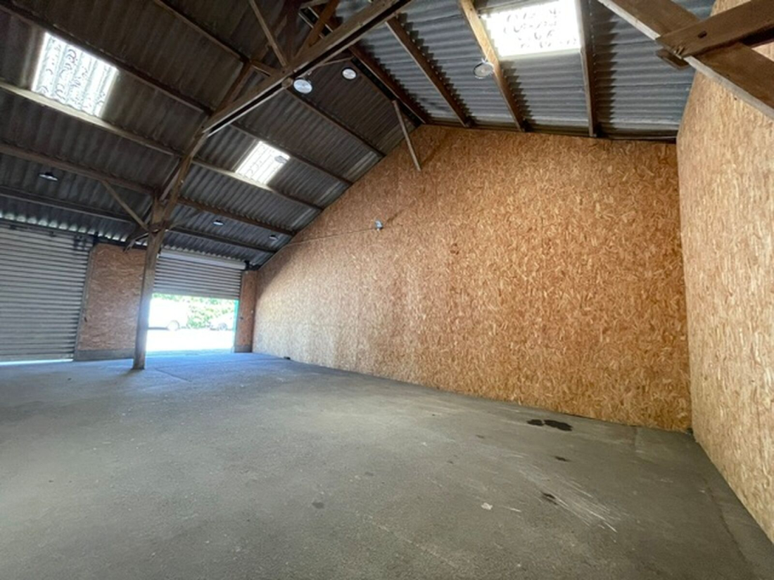 Photo 5 – location entrepôts / activités	BRECH (56400)