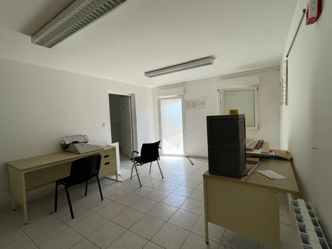 Photo 3 – location entrepôts / activités	BRECH (56400)