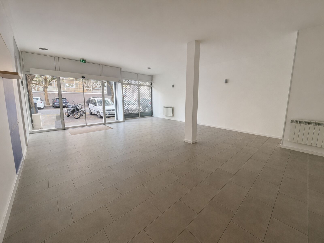 Photo 2 – location entrepôts / activités	NANTES (44200)