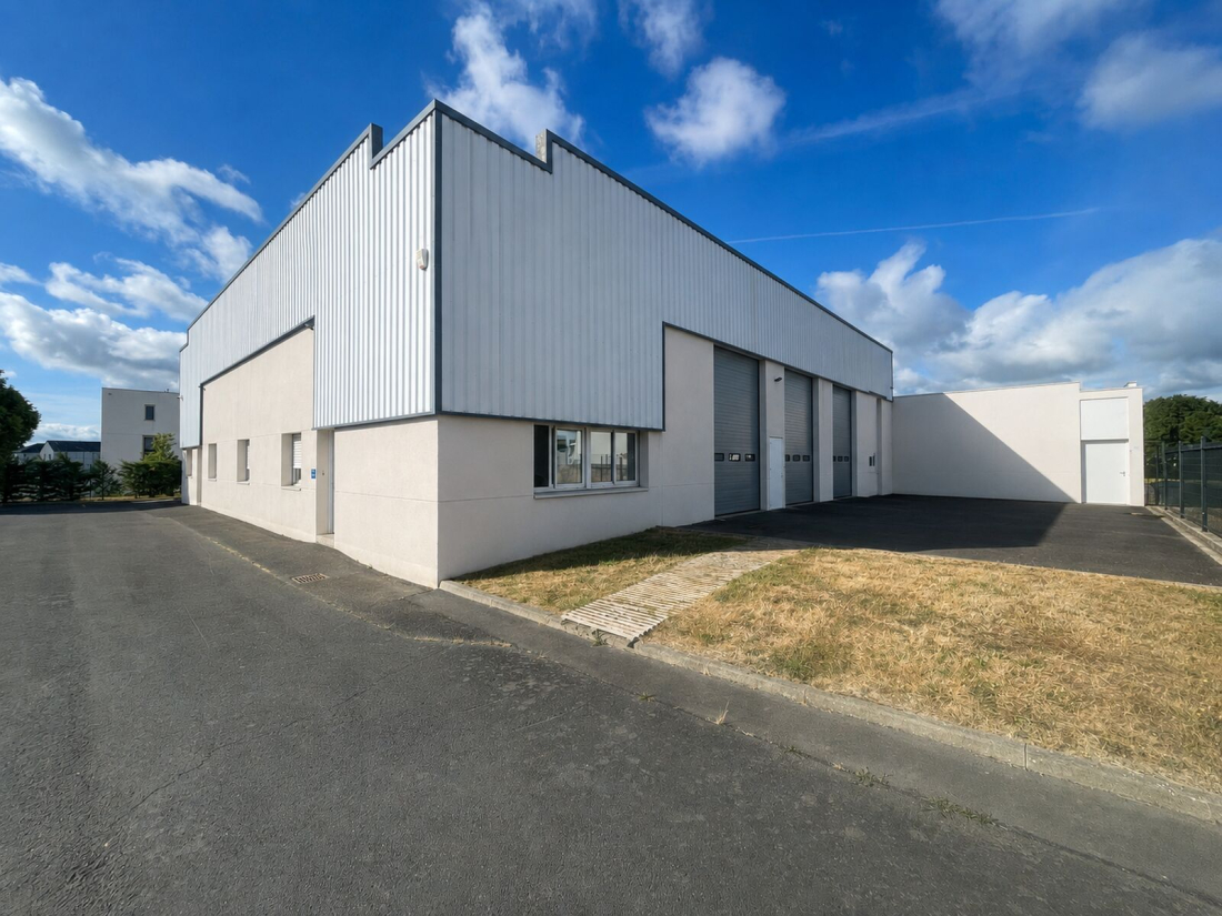 Photo 2 – location entrepôts / activités	SAINTE LUCE SUR LOIRE (44980)