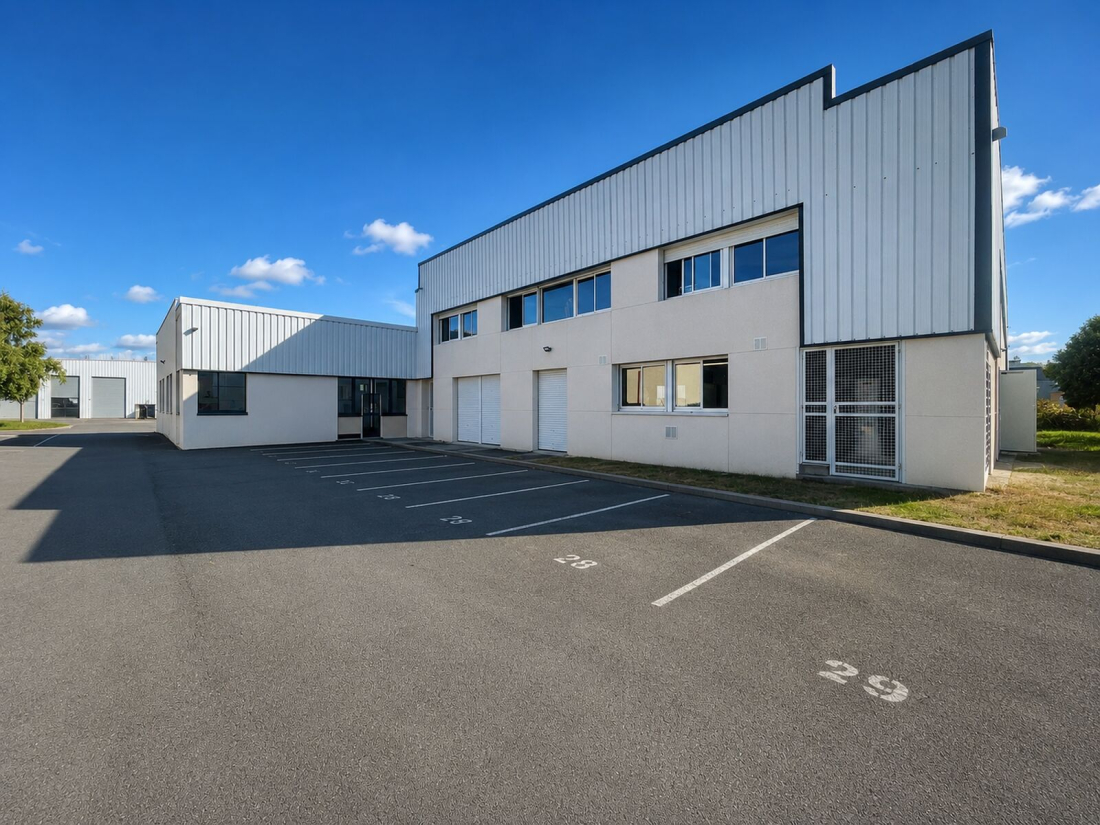 Photo 3 – location entrepôts / activités	SAINTE LUCE SUR LOIRE (44980)