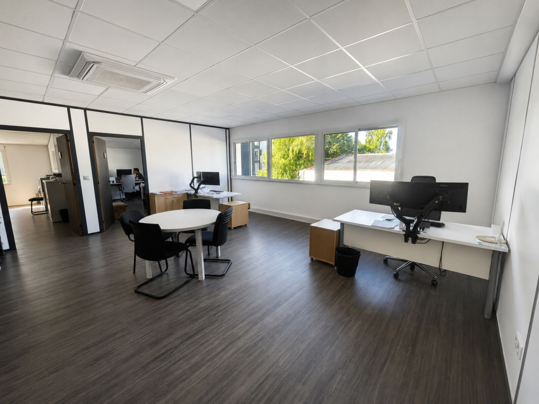 Photo 6 – location entrepôts / activités	SAINTE LUCE SUR LOIRE (44980)