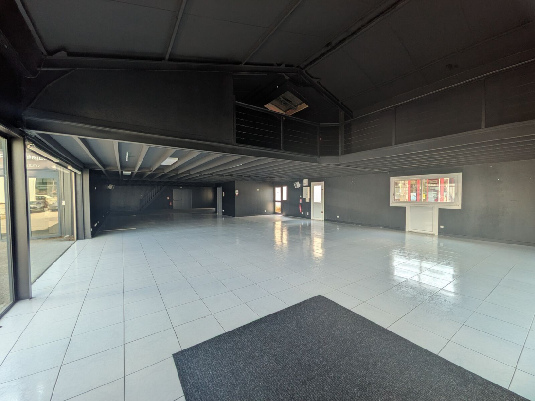 Photo 2 – location Local commercial	SENE (56860)