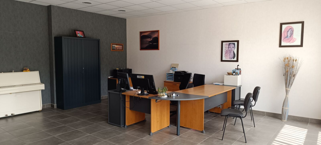 Photo 2 – location entrepôts / activités	CRACH (56950)