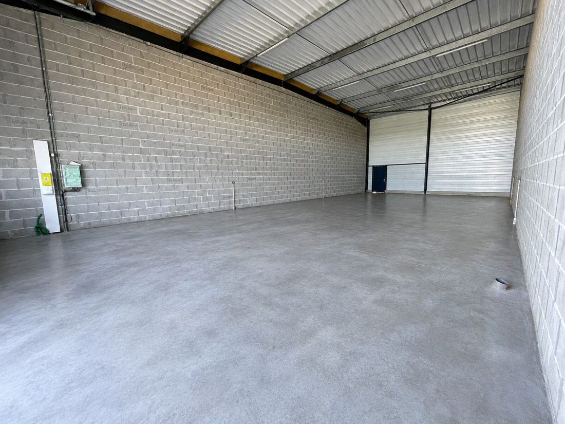 Photo 2 – location entrepôts / activités	VIGNEUX DE BRETAGNE (44360)