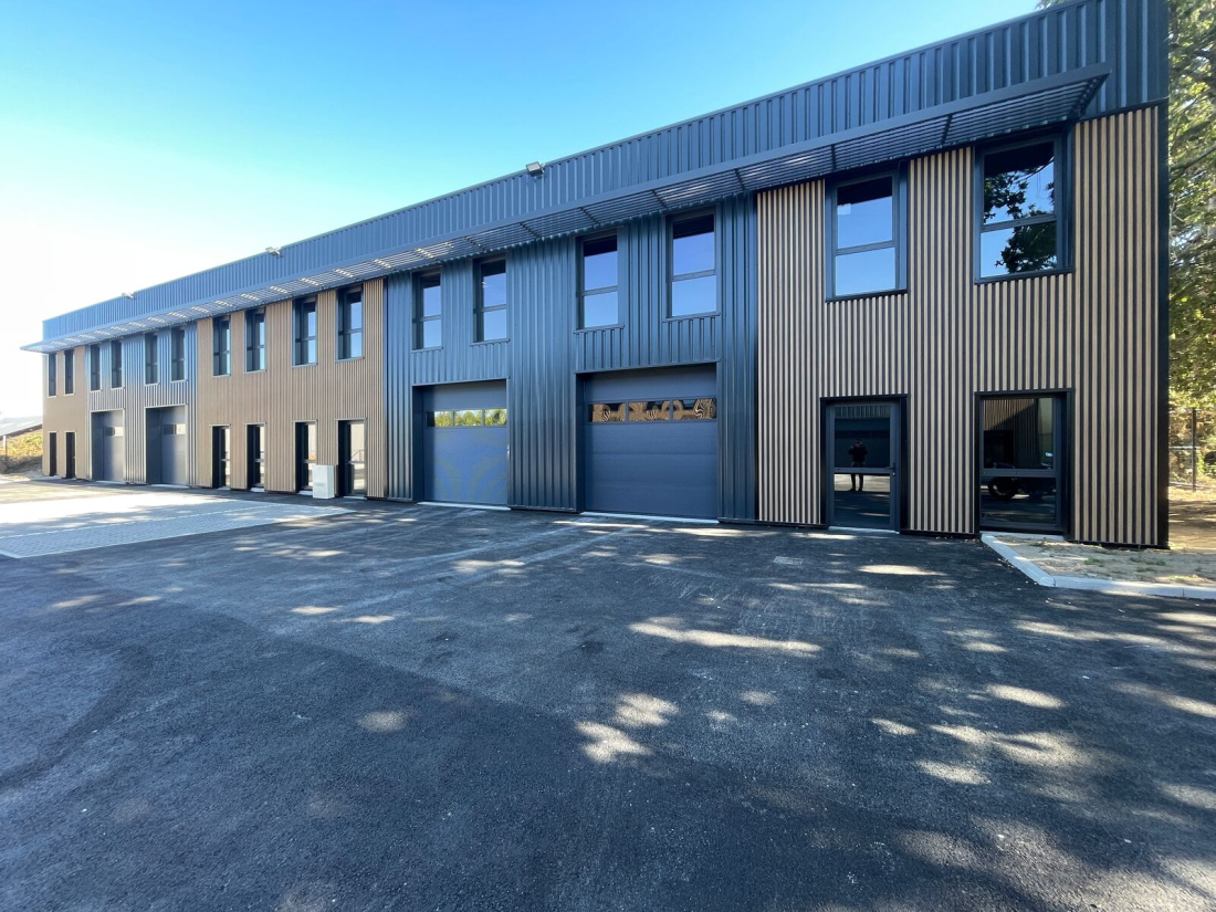 Photo 3 – vente entrepôts / activités	VIGNEUX DE BRETAGNE (44360)