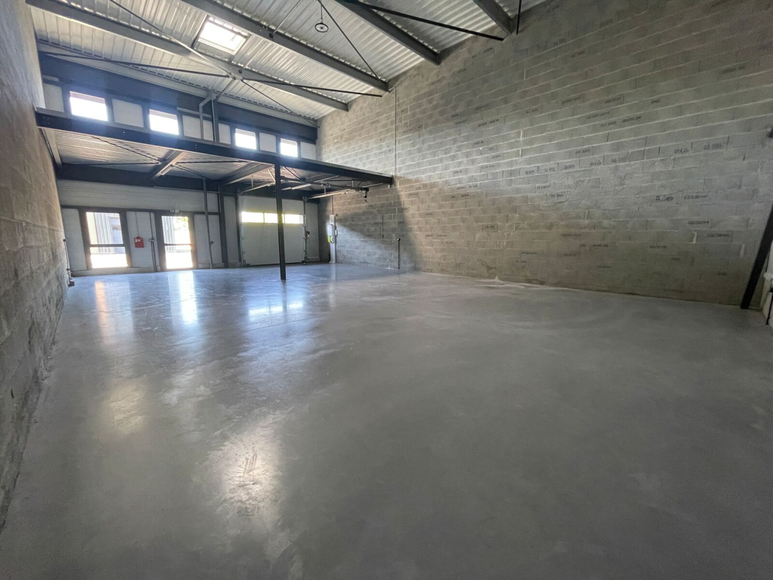 Photo 6 – vente entrepôts / activités	VIGNEUX DE BRETAGNE (44360)