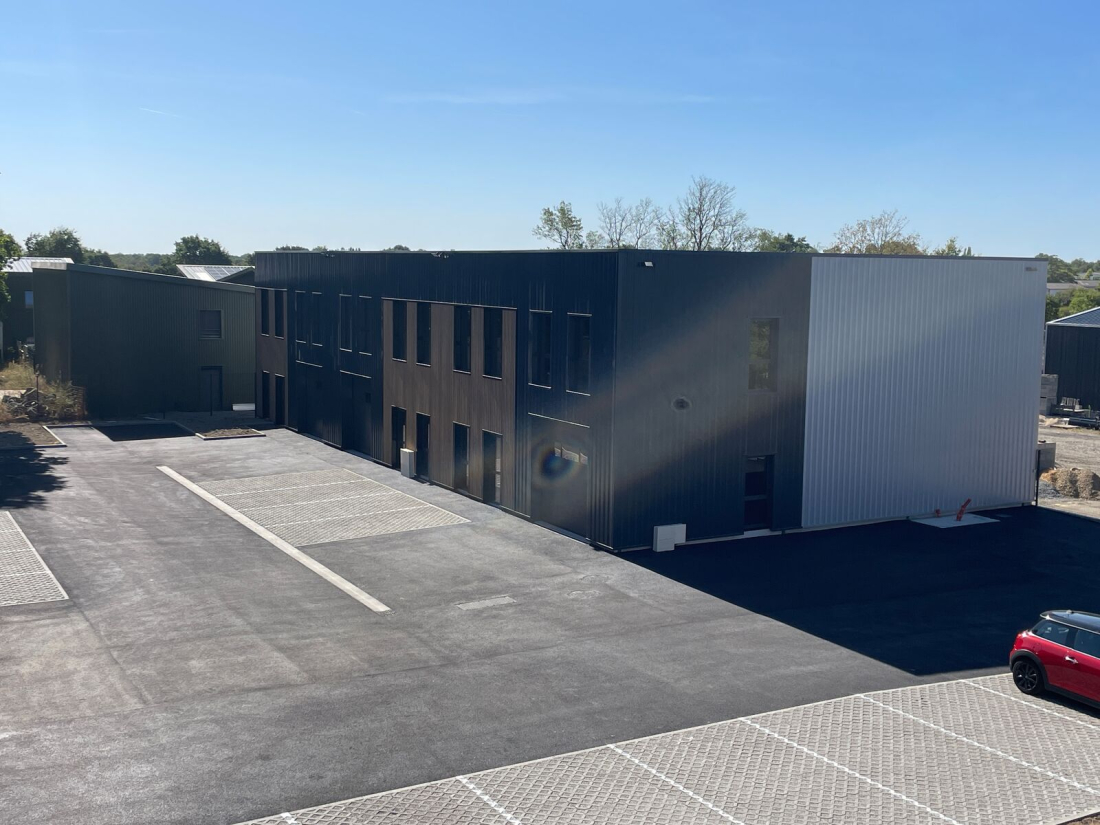 Photo 2 – vente entrepôts / activités	VIGNEUX DE BRETAGNE (44360)