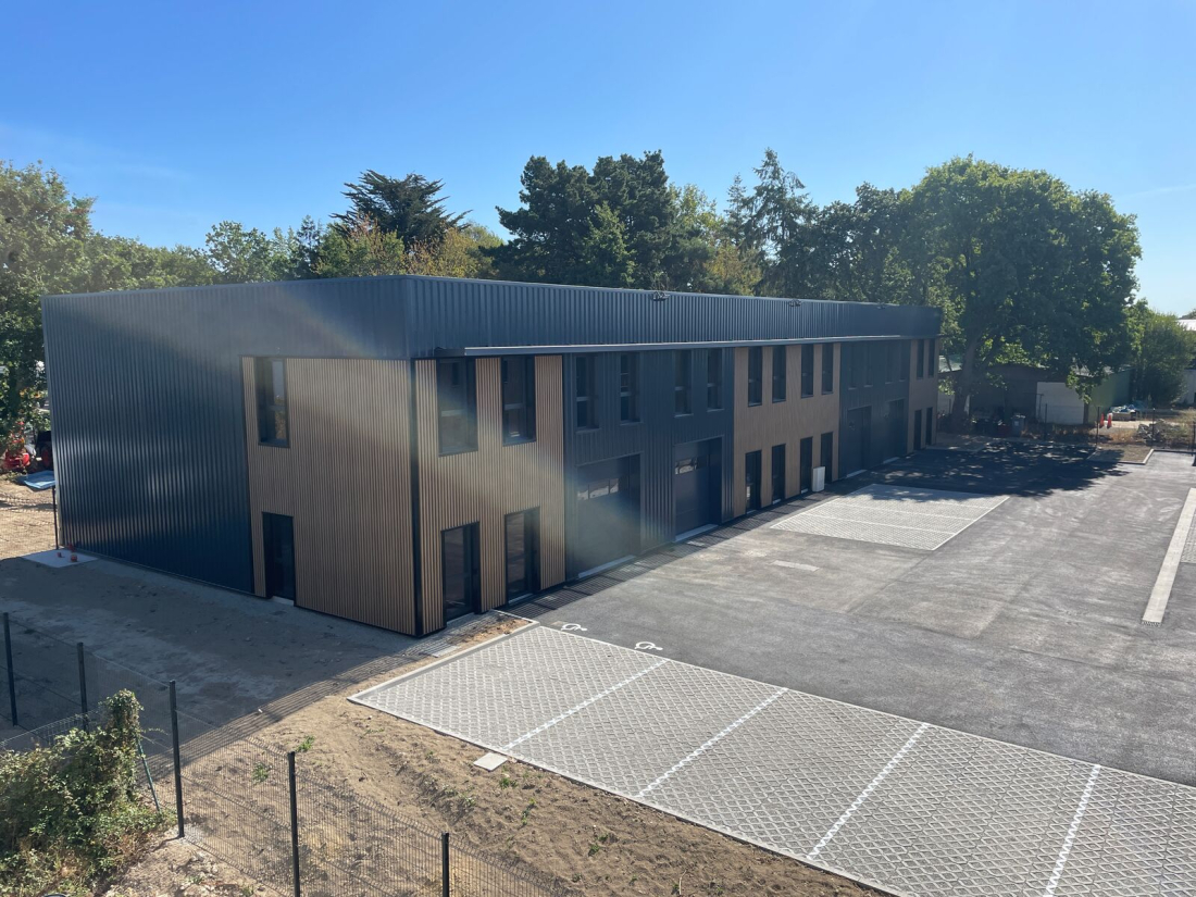 Photo 1 – vente entrepôts / activités	VIGNEUX DE BRETAGNE (44360)