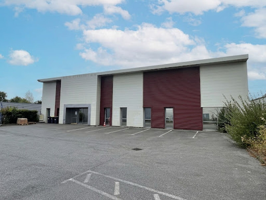 Photo 1 – location entrepôts / activités	PLOEREN (56880)