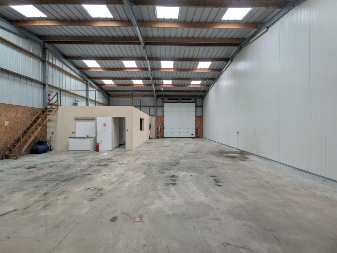 Photo 5 – location entrepôts / activités	SURZUR (56450)