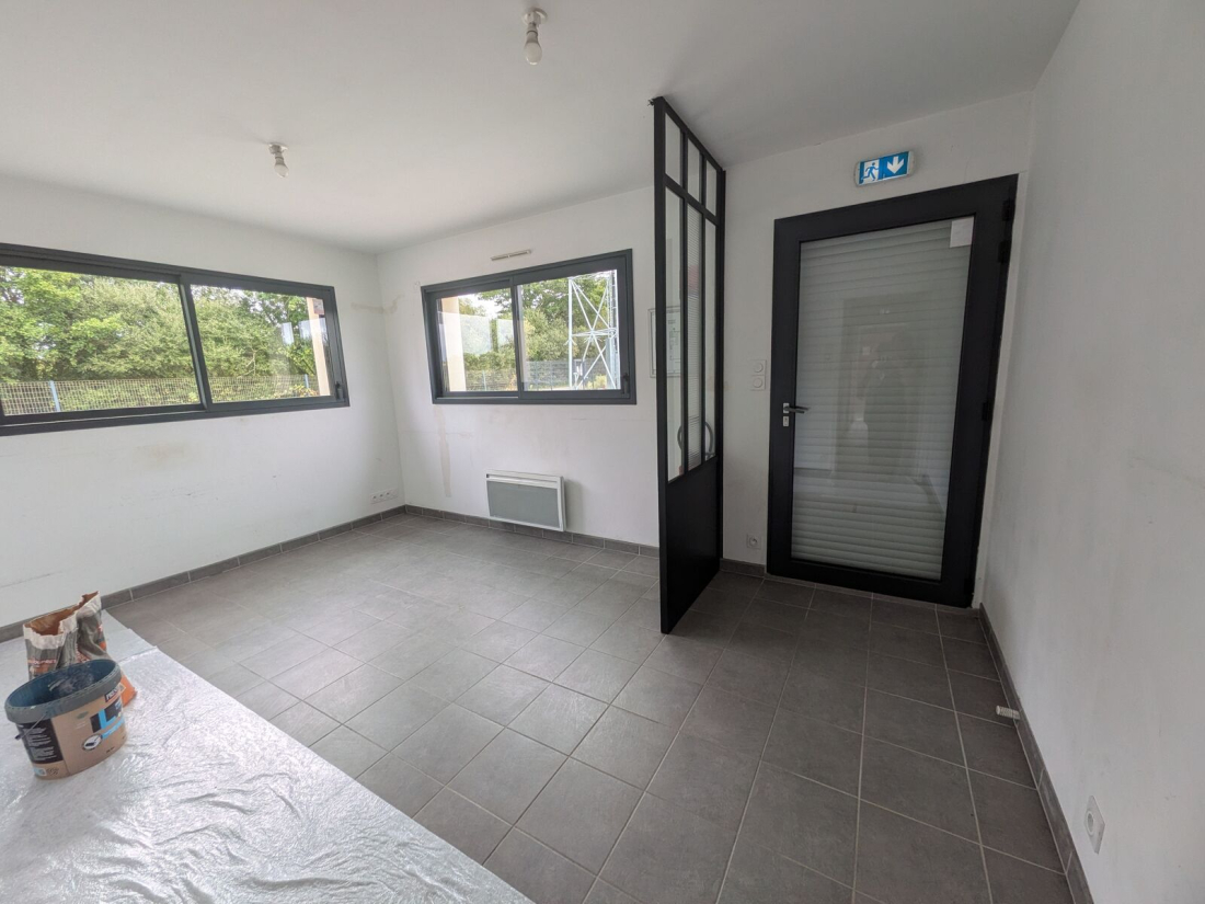 Photo 6 – location entrepôts / activités	SURZUR (56450)