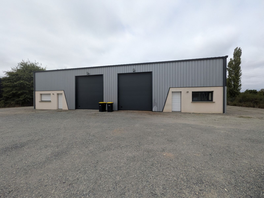 Photo 1 – location entrepôts / activités	SURZUR (56450)
