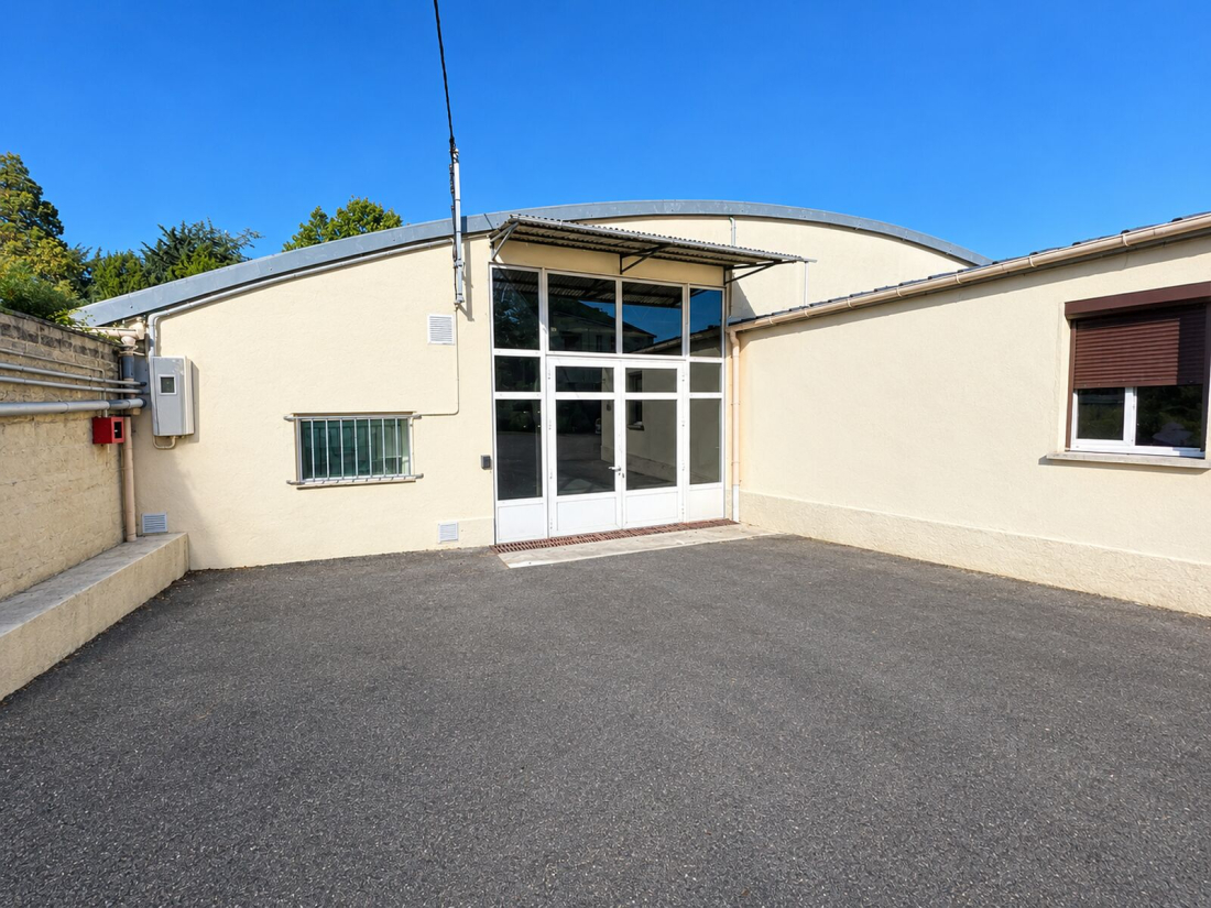 Photo 1 – location entrepôts / activités	NANTES (44000)