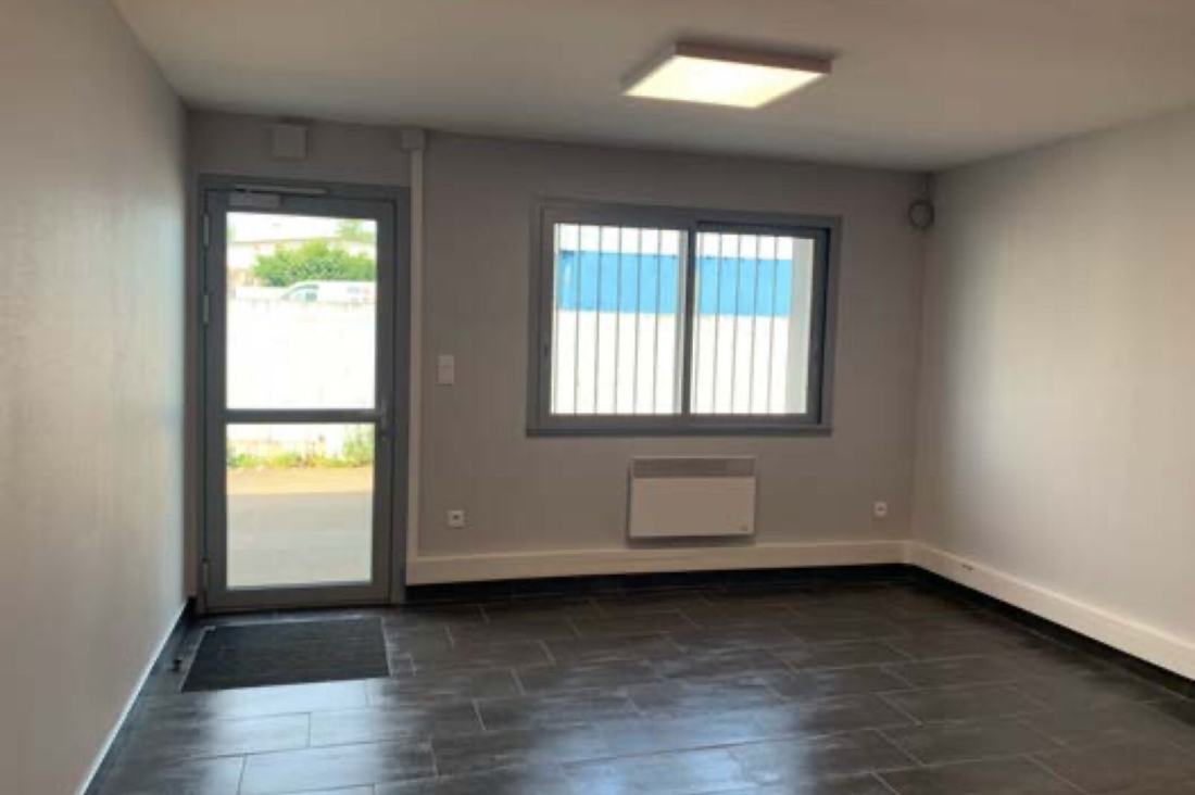 Photo 3 – location entrepôts / activités	LA CHAPELLE SUR ERDRE (44240)