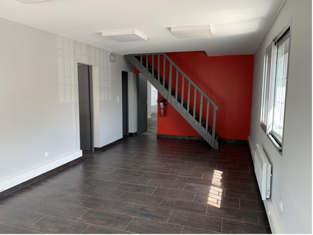Photo 2 – location entrepôts / activités	LA CHAPELLE SUR ERDRE (44240)