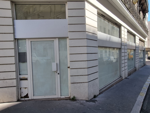 Photo 1 – location Local commercial	NANTES (44000)
