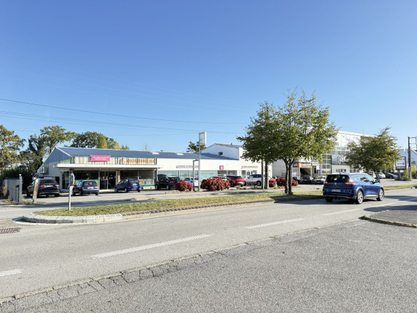 Photo 1 – location Local commercial	VANNES (56000)