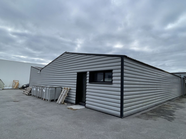 Photo 1 – location entrepôts / activités	PLOUGOUMELEN (56400)