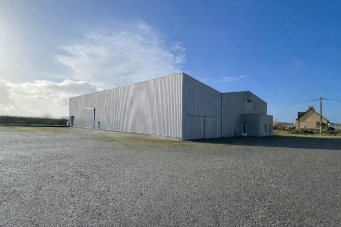 Photo 1 – location entrepôts / activités	LOCMINE (56500)