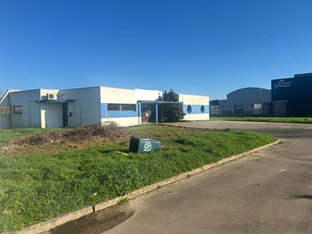 Photo 1 – location entrepôts / activités	GUIDEL (56520)