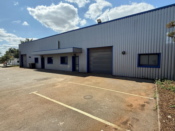 Photo 1 – location entrepôts / activités	SAINT NOLFF (56250)