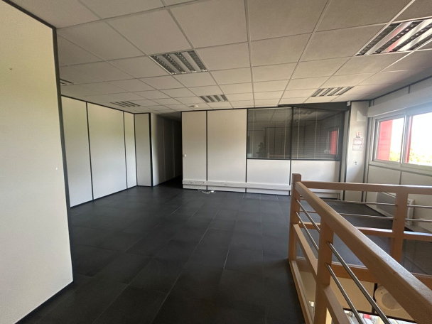 Photo 1 – location bureaux	CAUDAN (56850)