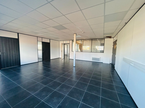 Photo 1 – location bureaux	CAUDAN (56850)