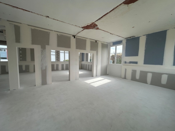 Photo 1 – vente bureaux	LANESTER (56600)