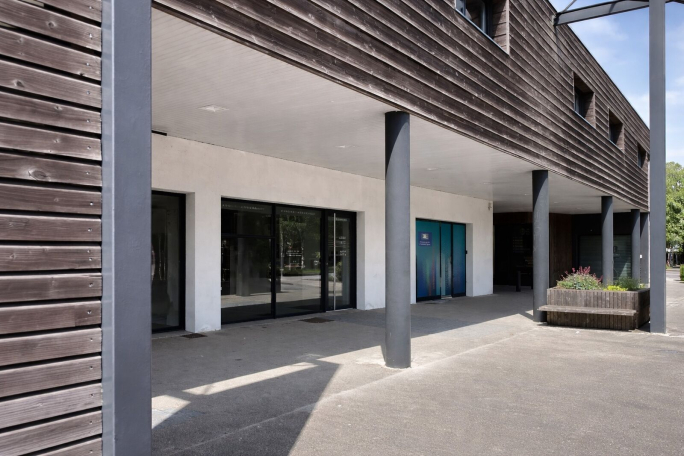 Photo 1 – location Local commercial	PLESCOP (56890)