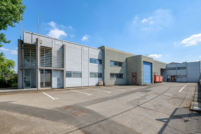 Photo 1 – location entrepôts / activités	REZE (44400)