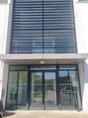 Photo 1 – vente bureaux	CHARTRES DE BRETAGNE (35131)