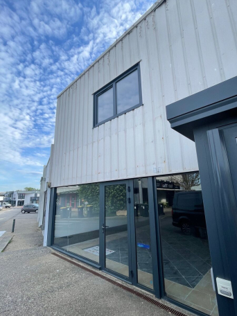 Photo 1 – location Local commercial	SENE (56860)