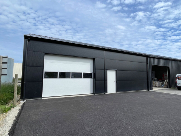 Photo 1 – location entrepôts / activités	LANDEVANT (56690)