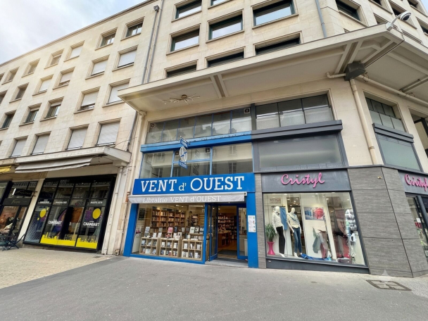 Photo 1 – location Local commercial	NANTES (44000)